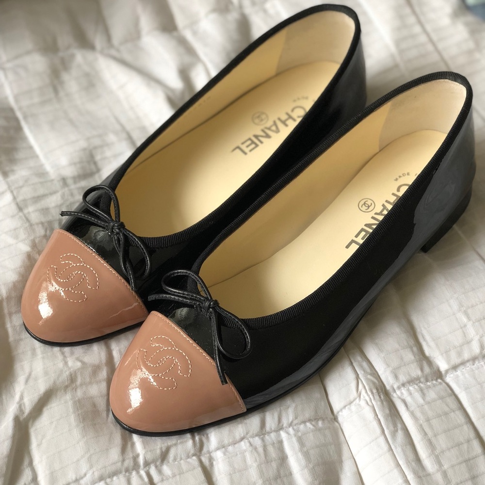 CHANEL patent ballerina flats
